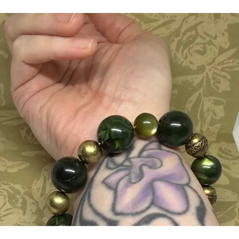 🧚🏻‍♀️ Handmade Green Chatoyant Beaded Key Ring Bracelet Gold Boho Luxe